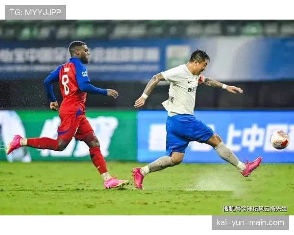 快讯：梅斯球员抗议裁判任意球判罚过严，一分钟内连吃两张黄牌被罚下